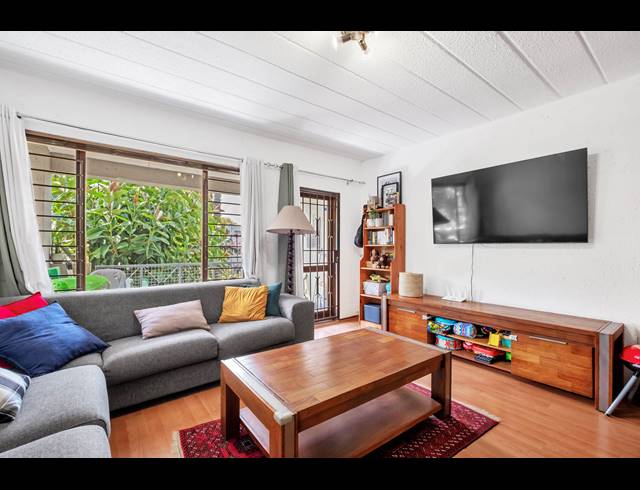 2 BEDROOM APARTMENT FOR SALE IN MELROSE